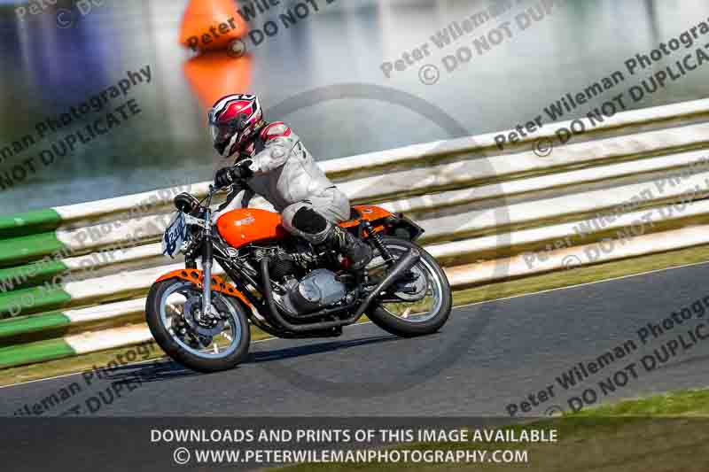 Vintage motorcycle club;eventdigitalimages;mallory park;mallory park trackday photographs;no limits trackdays;peter wileman photography;trackday digital images;trackday photos;vmcc festival 1000 bikes photographs